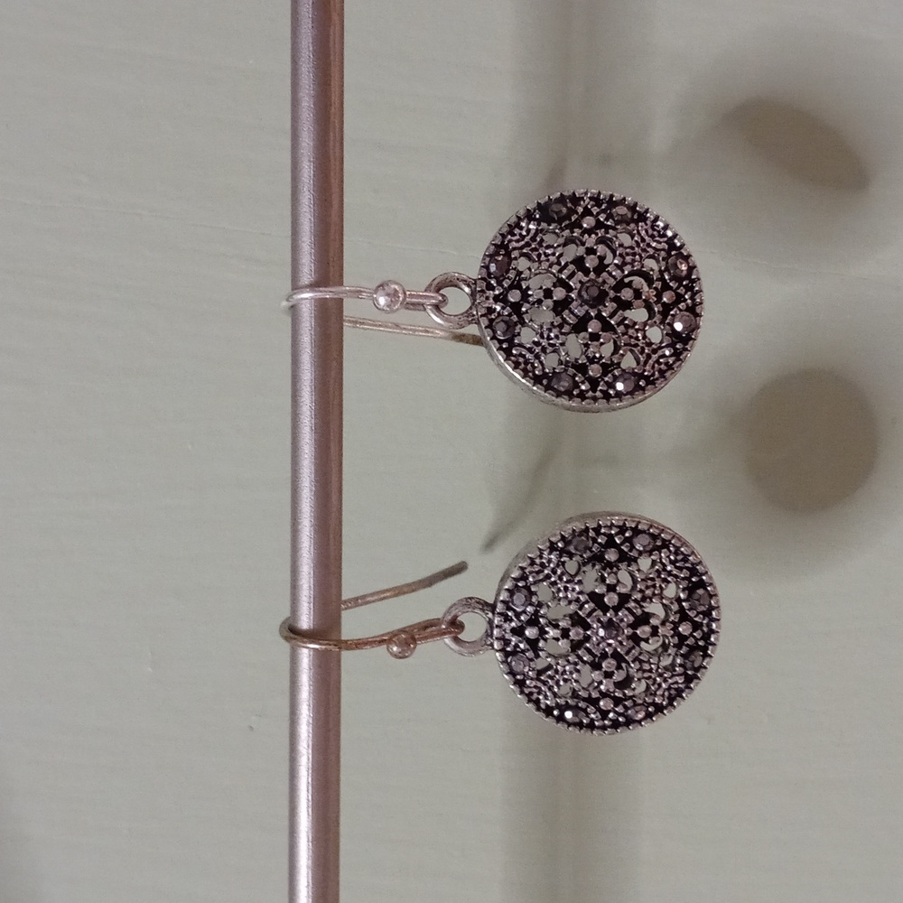 Women's Primavera textured disc drop wire hook silver earrings